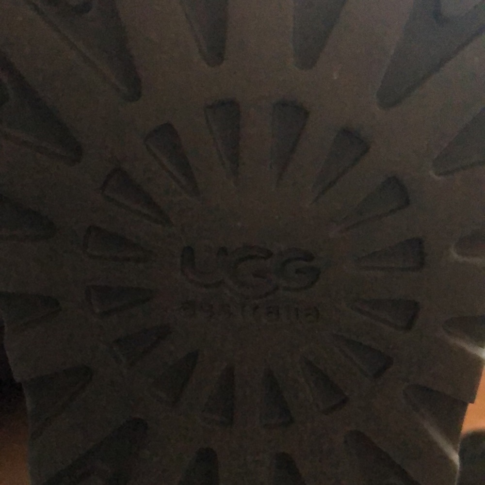 🚫SOLD🚫Classic Short UGGs - Picture 13 of 17